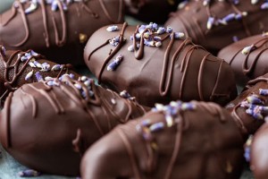 Chocolate coating machine for dates